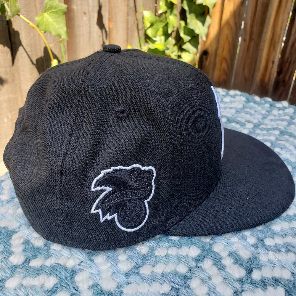NEW ERA Black Glitter NY Snapback Hat! - Picture 13 of 16